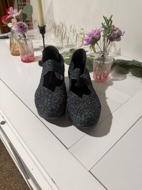 bernie mev. Woven Mary Jane Wedge in Black with Iridescent Green and Blue